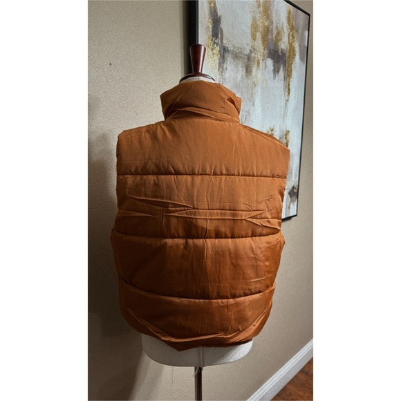 🆕Oversized zip up puffer vest in camel - Picture 7 of 7